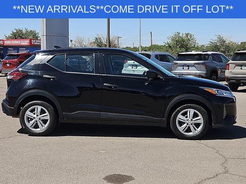 Super Black 2024 Nissan Kicks S