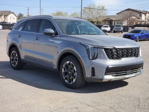 Everlasting Silver 2025 Kia Sorento S