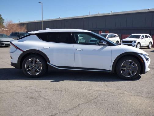 Glacier White Pearl 2025 Kia EV6 Light
