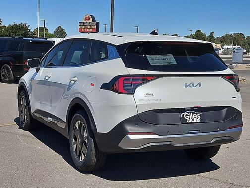 Snow White Pearl 2026 Kia Sportage Hybrid LX