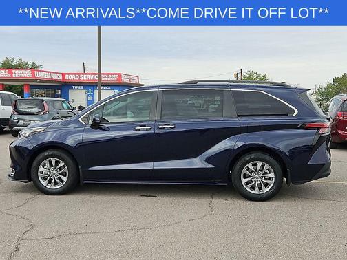 Predawn Gray Mica 2022 Toyota Sienna XLE