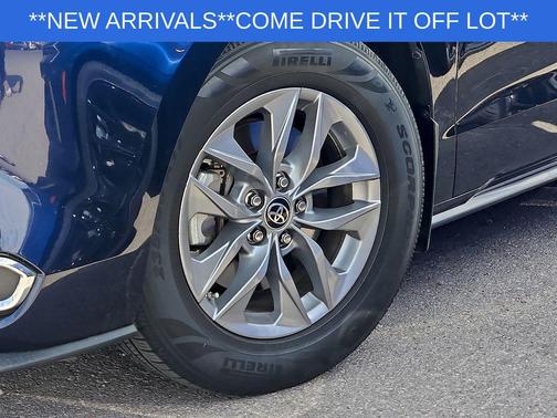 Predawn Gray Mica 2022 Toyota Sienna XLE