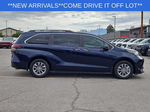 Predawn Gray Mica 2022 Toyota Sienna XLE
