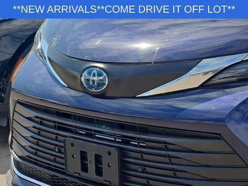 Predawn Gray Mica 2022 Toyota Sienna XLE