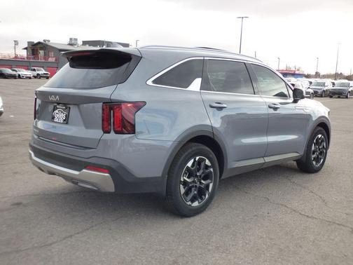 Everlasting Silver 2025 Kia Sorento S
