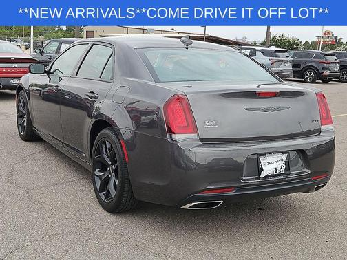 Granite Crystal Metallic Clearcoat 2022 Chrysler 300 Touring