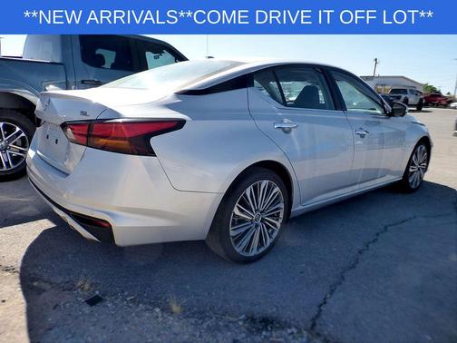 Brilliant Silver Metallic 2023 Nissan Altima 2.5 SL