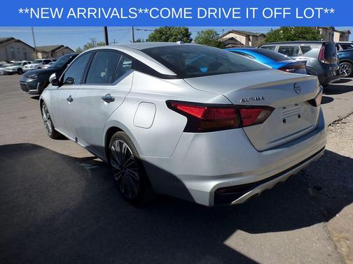 Brilliant Silver Metallic 2023 Nissan Altima 2.5 SL