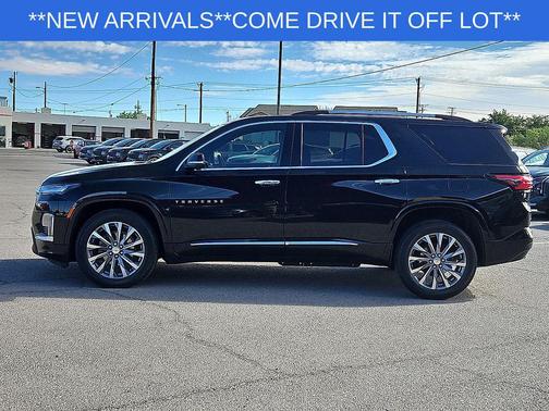 Mosaic Black Metallic 2023 Chevrolet Traverse Premier