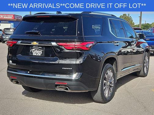 Mosaic Black Metallic 2023 Chevrolet Traverse Premier
