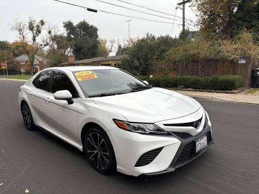 2020 Toyota Camry SE