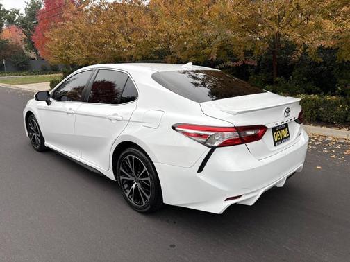 2020 Toyota Camry SE