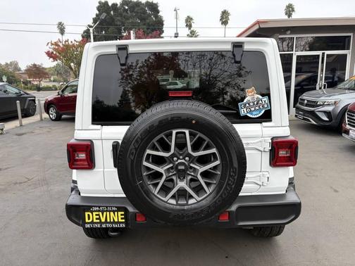 2024 Jeep Wrangler 4-Door Sahara 4x4