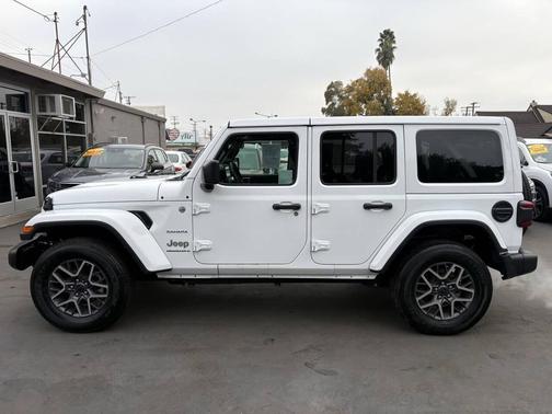2024 Jeep Wrangler 4-Door Sahara 4x4