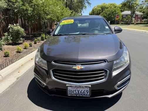 Gray 2015 Chevrolet Cruze 1LT