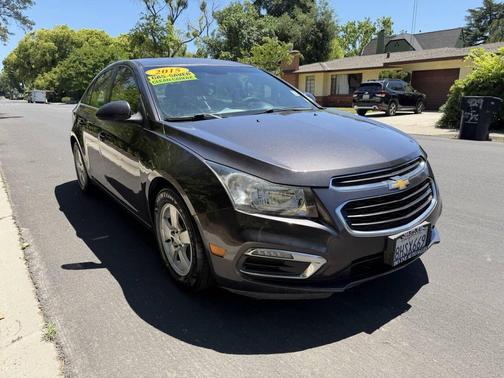 Gray 2015 Chevrolet Cruze 1LT