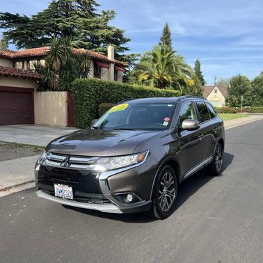 Gray 2016 Mitsubishi Outlander SE