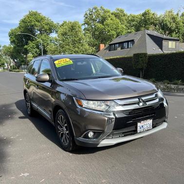 Gray 2016 Mitsubishi Outlander SE