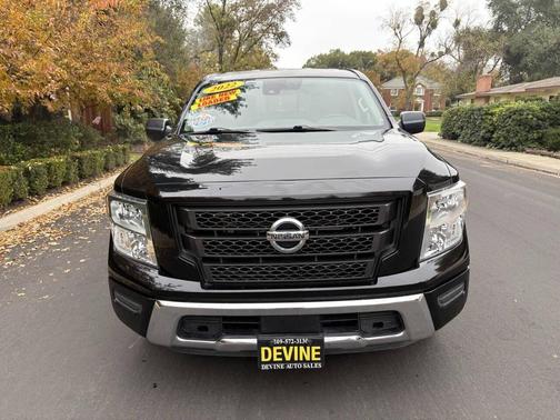 2022 Nissan Titan SV