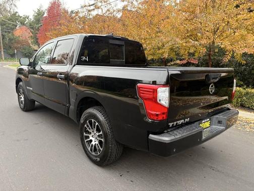 2022 Nissan Titan SV