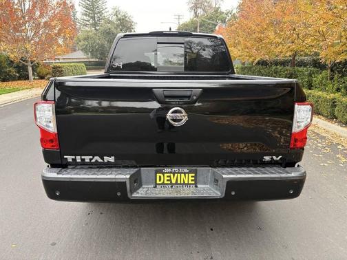 2022 Nissan Titan SV