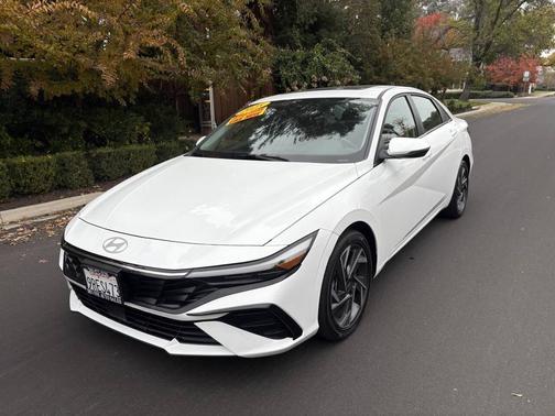 2025 Hyundai ELANTRA Limited