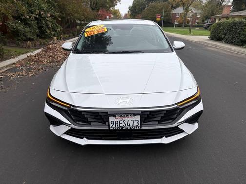 2025 Hyundai ELANTRA Limited