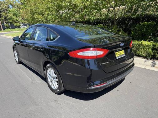 Black 2016 Ford Fusion SE