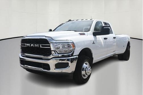 2024 RAM 3500 Tradesman Crew Cab 4x4 8' Box