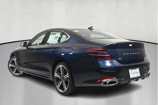 2025 Genesis G70 2.5T RWD