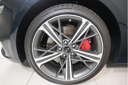 2025 Genesis G70 2.5T RWD