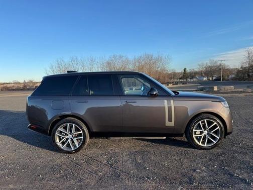 2025 Land Rover Range Rover P550e SE