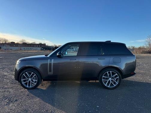 2025 Land Rover Range Rover P550e SE