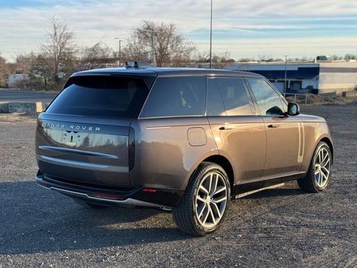 2025 Land Rover Range Rover P550e SE