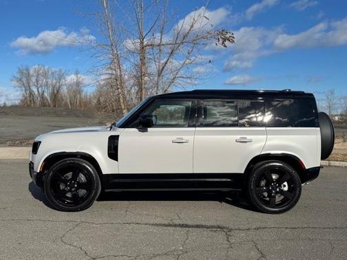 2026 Land Rover Defender 110 X-Dynamic SE