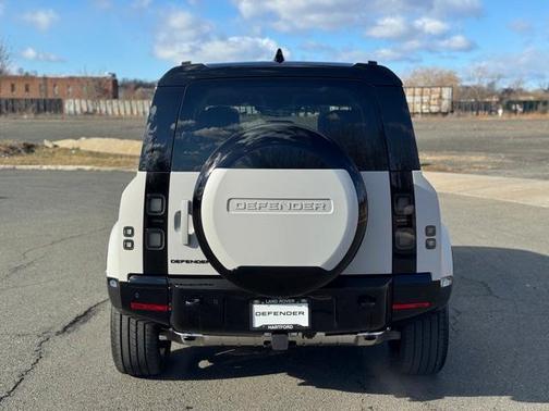 2026 Land Rover Defender 110 X-Dynamic SE