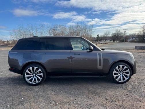 2025 Land Rover Range Rover P530 SE 7 Seat