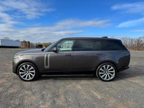 2025 Land Rover Range Rover P530 SE 7 Seat