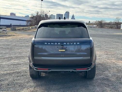 2025 Land Rover Range Rover P530 SE 7 Seat