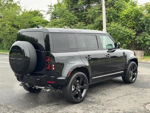 2025 Land Rover Defender P500 X-Dynamic SE