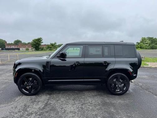 2025 Land Rover Defender P500 X-Dynamic SE