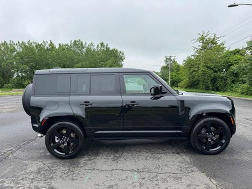 2025 Land Rover Defender P500 X-Dynamic SE