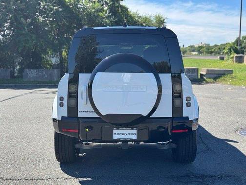 Fuji White 2026 Land Rover Defender P400 X-Dynamic SE