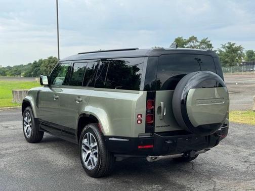 2025 Land Rover Defender P400 X-Dynamic SE
