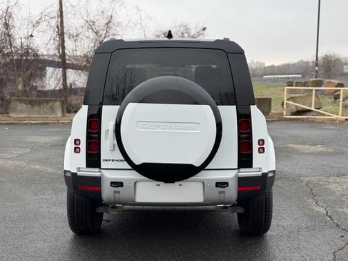 2025 Land Rover Defender P300