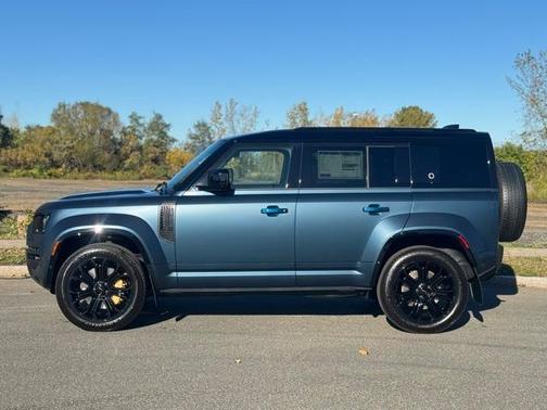 2026 Land Rover Defender OCTA