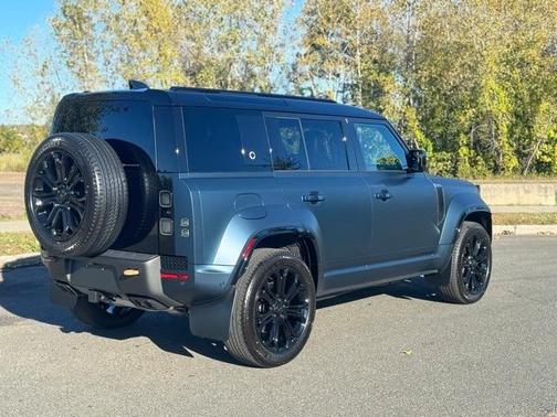 2026 Land Rover Defender OCTA