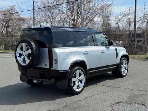 2023 Land Rover Defender 110 X-Dynamic SE