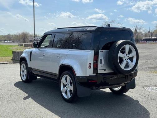 2023 Land Rover Defender 110 X-Dynamic SE