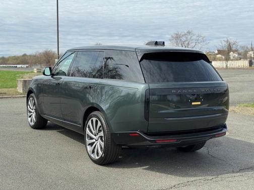 2025 Land Rover Range Rover P400 SE 7 Seat